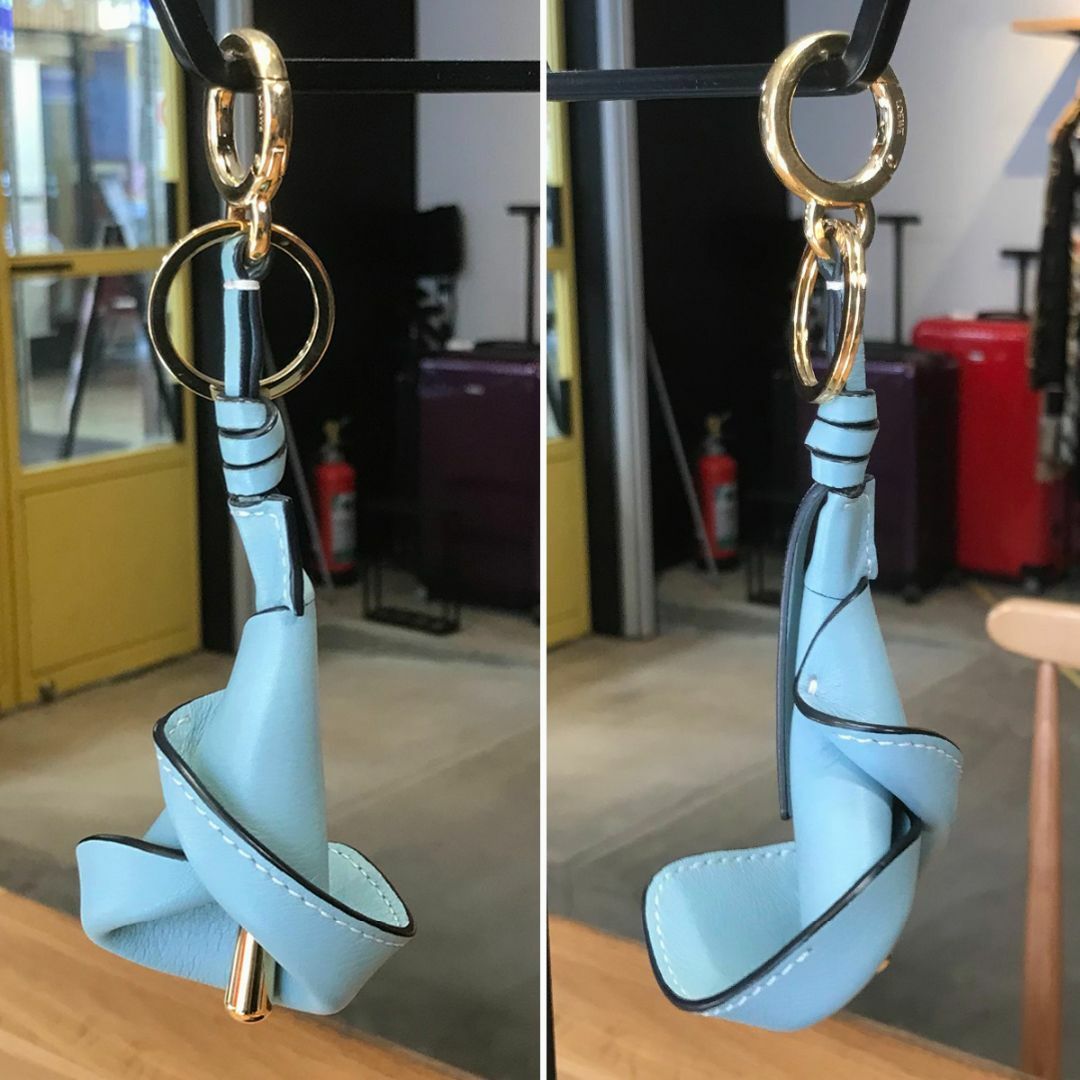 LOEWE - 超美品 ロエベ カラ バッグチャーム ユリモチーフ LOEWE - 超美品 ロエベ カラ バッグチャーム ユリモチーフ