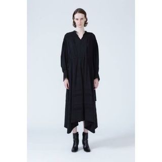 ADORE - LE PHIL ルフィル ラインオーバーワンピース ブラックの ADORE - LE PHIL ルフィル ラインオーバーワンピース ブラックの