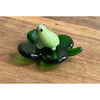 【新品】ガラスのカエルセット(置物)