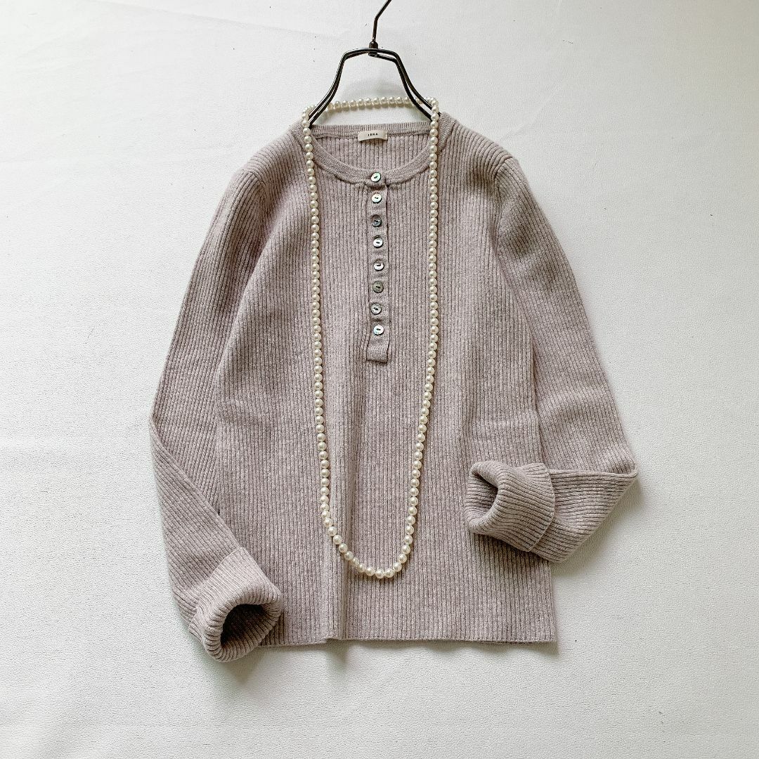 暮らしに便利なアイテム IENA 着心地抜群！1枚は持っておきたい万能 【美品】IENA - ニット+セーター