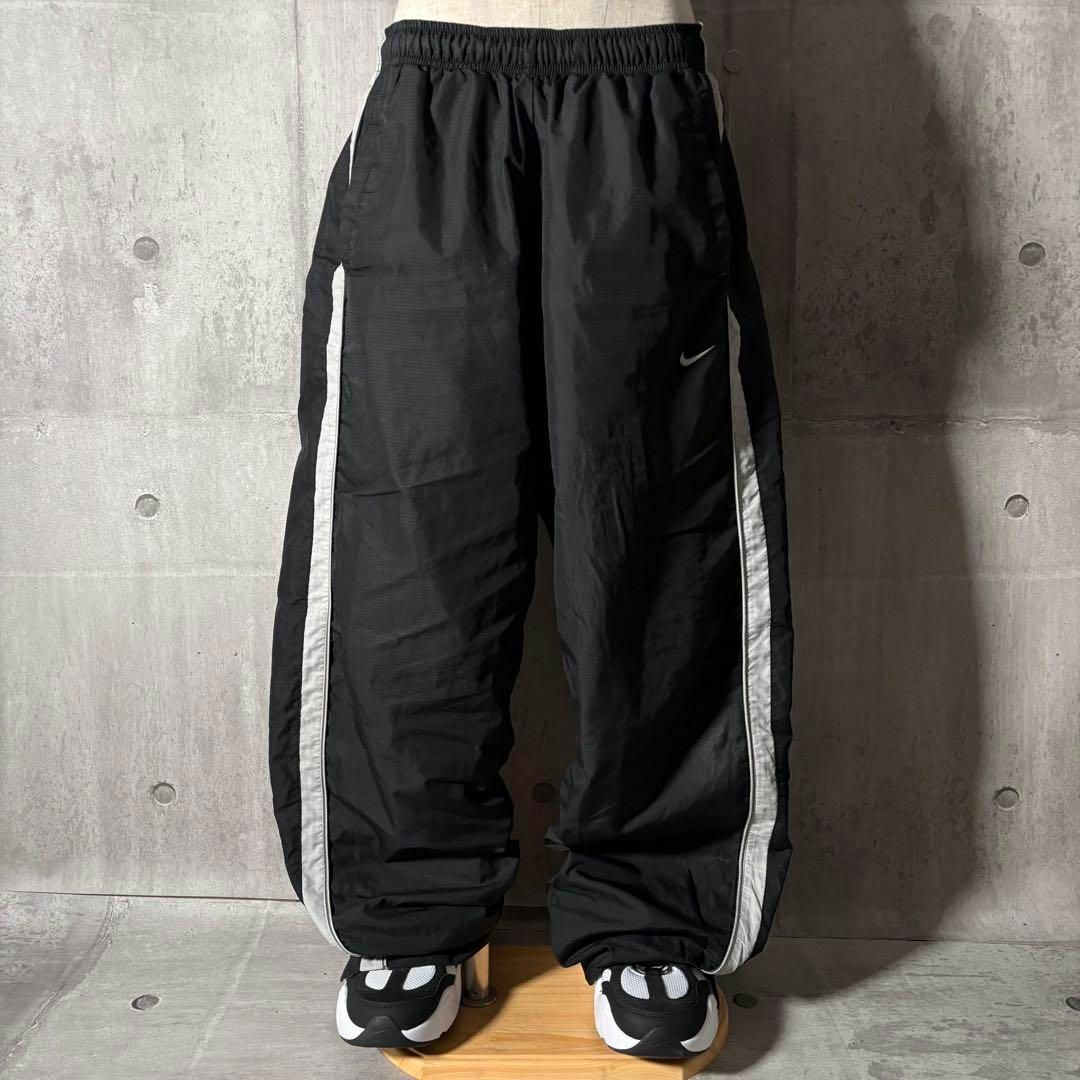 NIKE - y2k NIKE ナイロントラックパンツ サイドライン 裾ジップ NIKE - y2k NIKE ナイロントラックパンツ サイドライン 裾ジップ