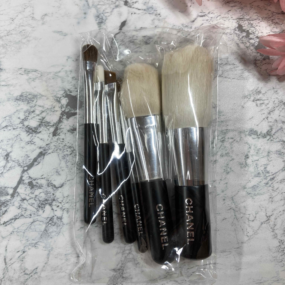 CHANEL - 【CHANEL✨未使用】レ ミニ ドゥ シャネル❤︎ポーチ CHANEL - 【CHANEL✨未使用】レ ミニ ドゥ シャネル❤︎ポーチ