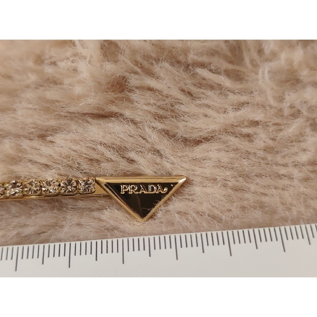 PRADA - Prada ヘアピン 2個セット ノベルティ ゴールドの通販 PRADA - Prada ヘアピン 2個セット ノベルティ ゴールドの通販