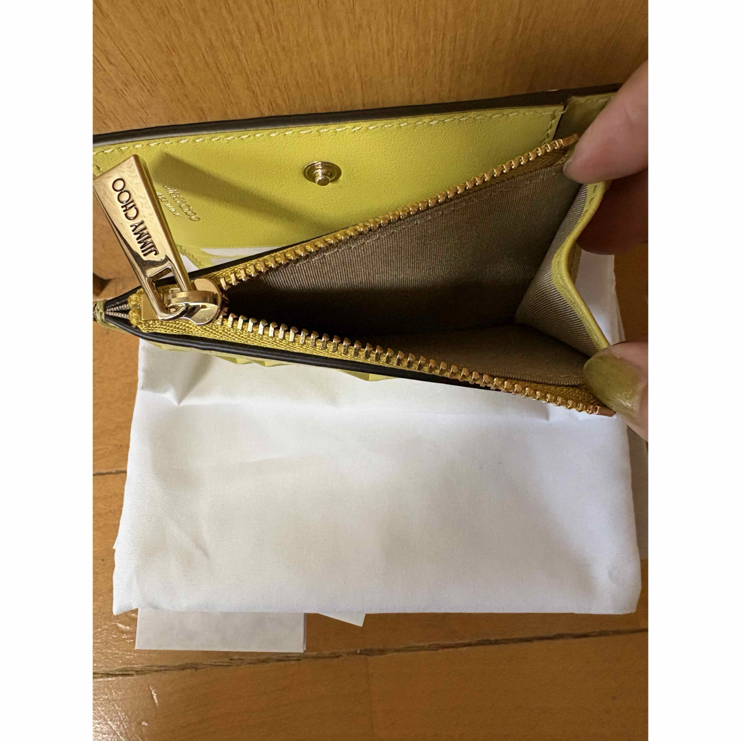 【JIMMY CHOO】ジミーチュウ ハニ エンボス加工レザーウォレット JIMMY CHOO - ジミーチュウ ハニ 二つ折り財布 エンボス加工