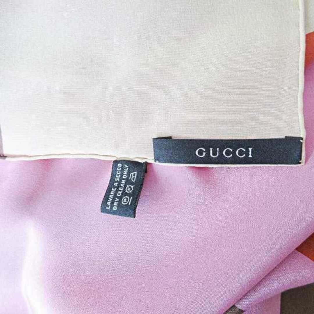 GUCCI - グッチ GUCCI 美品 シルク 大判 スカーフ 総柄 ピンク GUCCI - グッチ GUCCI 美品 シルク 大判 スカーフ 総柄 ピンク