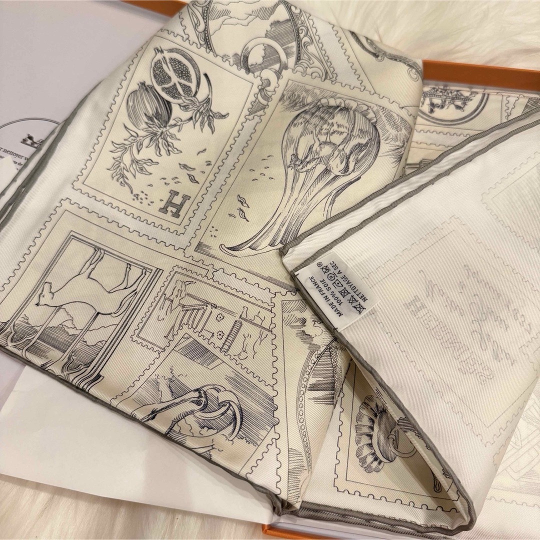HERMES - 【新品未使用】エルメス カレ 90 《フォーブルの切手 HERMES - 【新品未使用】エルメス カレ 90 《フォーブルの切手