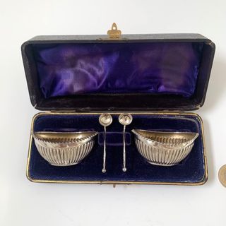 ソルトポット＆スプーンダブル【アンティーク】シルバー　1898年製(テーブル用品)