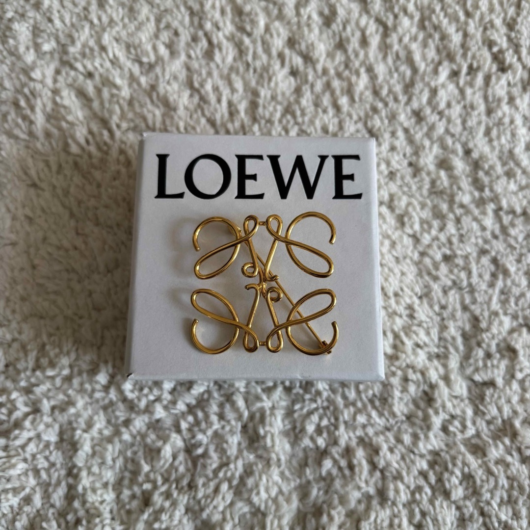LOEWE - ロエベ LOEWE アナグラム ブローチの通販 by ^_ LOEWE - ロエベ LOEWE アナグラム ブローチの通販 by ^_