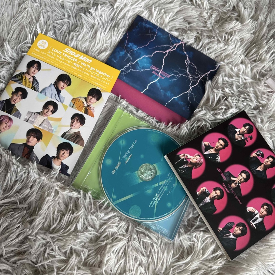 LOVE TRIGGER/We’ll go together エンタメ/ホビーのCD(ポップス/ロック(邦楽))の商品写真
