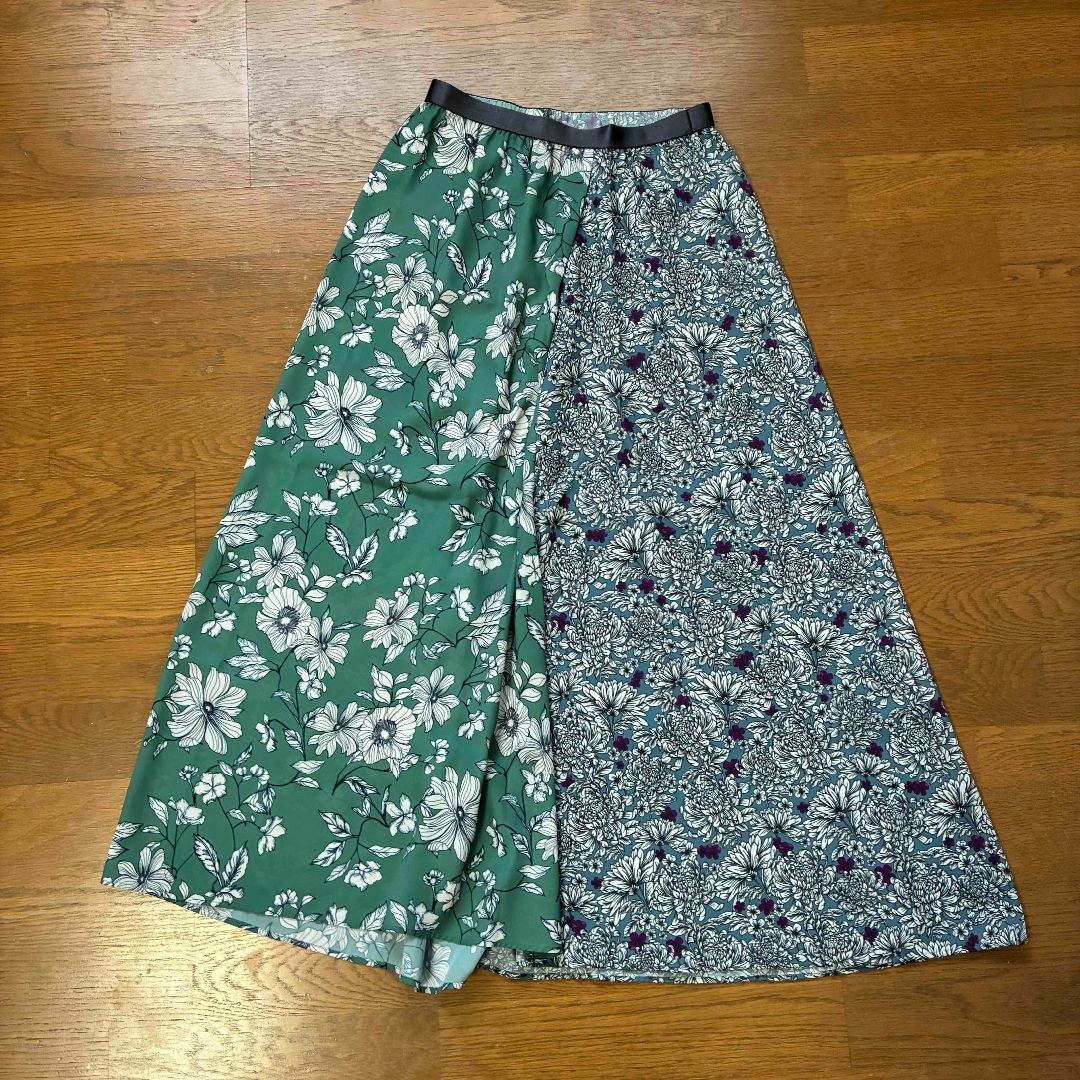 IENA - IENAイエナDeveaux フラワープリントスカートです。の IENA - IENAイエナDeveaux フラワープリントスカートです。の