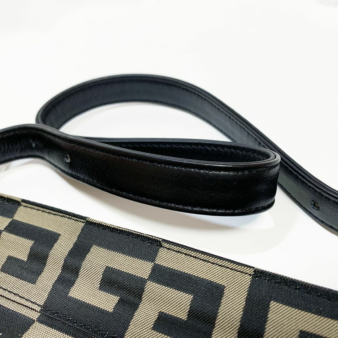 GIVENCHY - 【美品】GIVENCHY ハンドバッグ Gロゴ総柄 GIVENCHY - 【美品】GIVENCHY ハンドバッグ Gロゴ総柄
