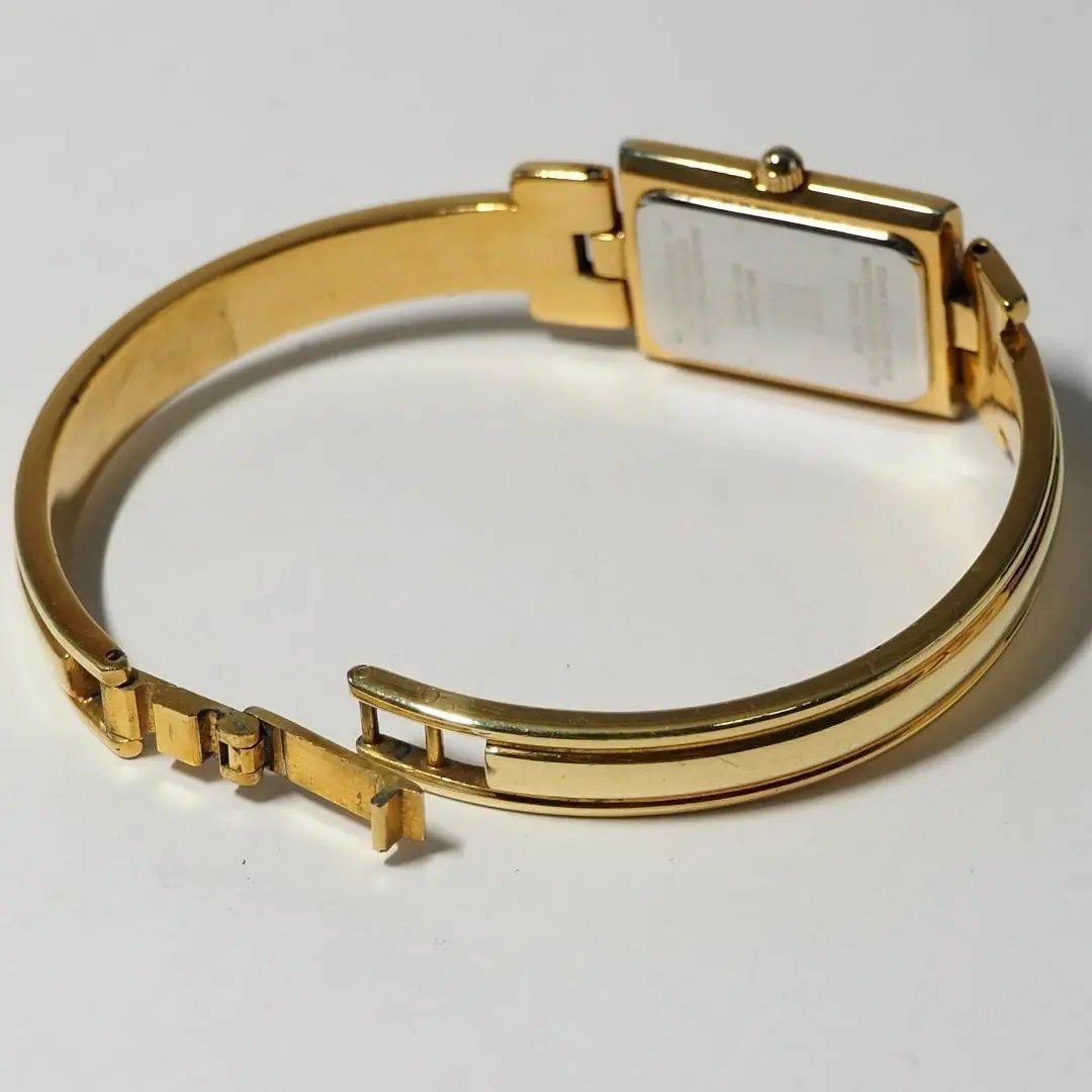 GIVENCHY - 美品 ジバンシイ ゴールド ネイビー文字盤 2Pダイヤ GIVENCHY - 美品 ジバンシイ ゴールド ネイビー文字盤 2Pダイヤ