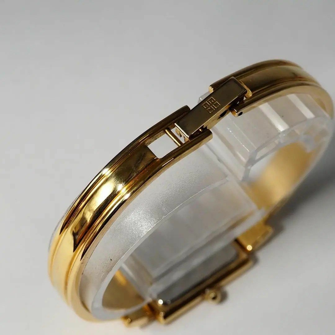 GIVENCHY - 美品 ジバンシイ ゴールド ネイビー文字盤 12Pダイヤ GIVENCHY - 美品 ジバンシイ ゴールド ネイビー文字盤 12Pダイヤ