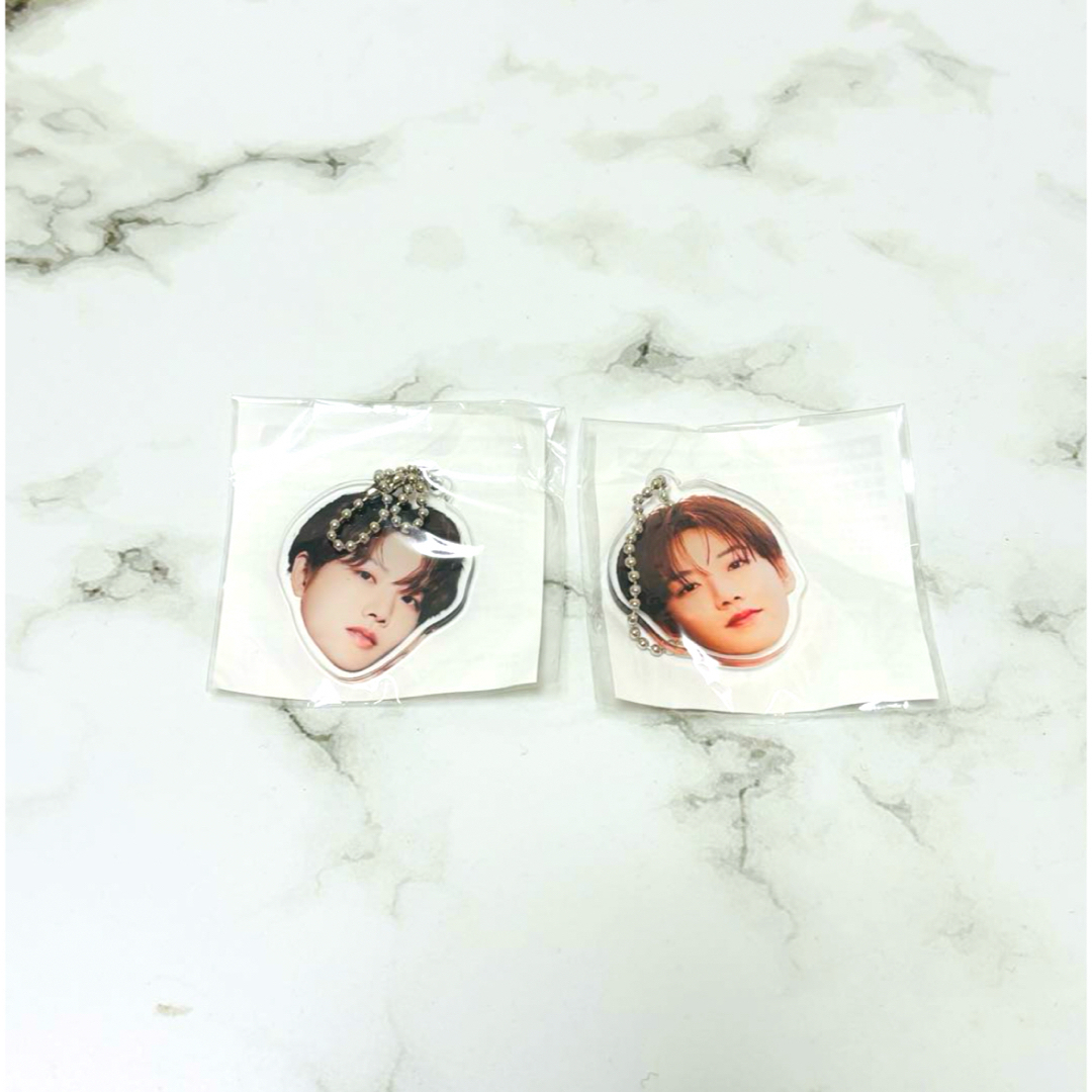 TREASURE(トレジャー)のtreasure ジュンギュ 顔アクキー エンタメ/ホビーのCD(K-POP/アジア)の商品写真