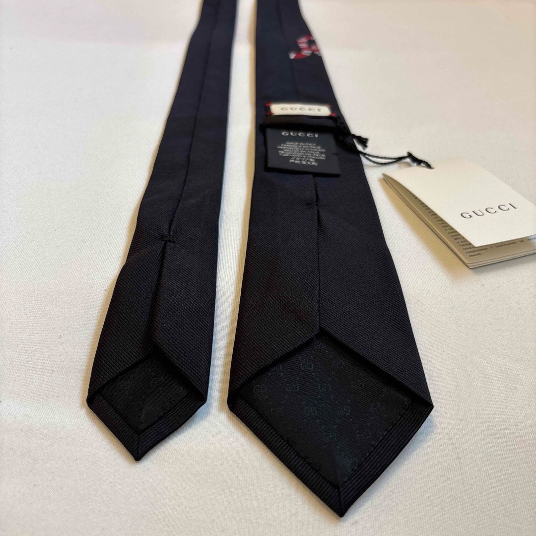 GUCCI - 【箱&袋&タグ付き】GUCCI ネクタイ ブラック 黒色 蛇 GUCCI - 【箱&袋&タグ付き】GUCCI ネクタイ ブラック 黒色 蛇
