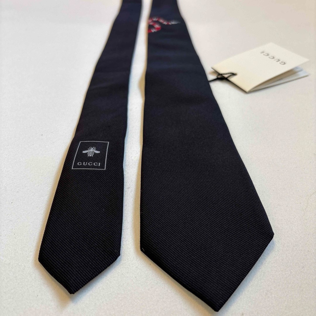 GUCCI - 【箱&袋&タグ付き】GUCCI ネクタイ ブラック 黒色 蛇 GUCCI - 【箱&袋&タグ付き】GUCCI ネクタイ ブラック 黒色 蛇
