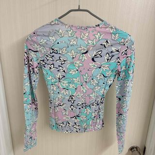 EMILIO PUCCI - エミリオプッチ テキスタイルデザイン Vネック EMILIO PUCCI - エミリオプッチ テキスタイルデザイン Vネック