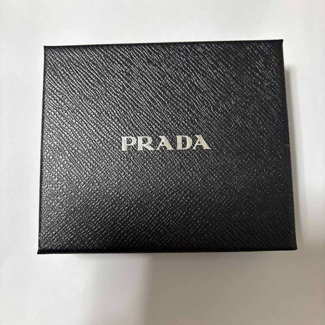 未使用/新品.PRADA プラダ2MO513 二つ折り財 トライアングルロゴ 未使用/新品.PRADA プラダ2MO513 二つ折り財 トライアングルロゴ