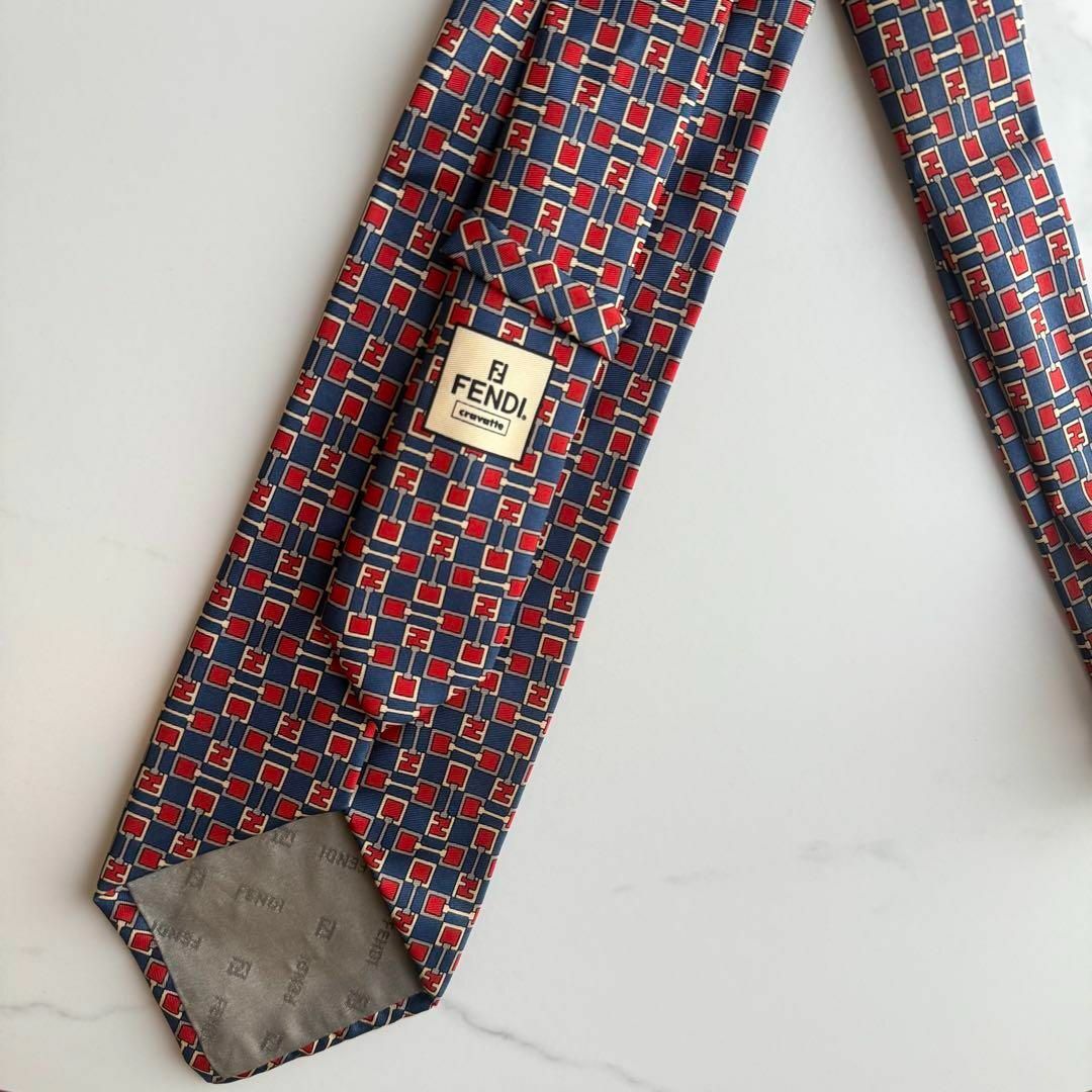 FENDI - 【美品✨️】FENDI フェンディ シルク100% ネクタイ FENDI - 【美品✨️】FENDI フェンディ シルク100% ネクタイ