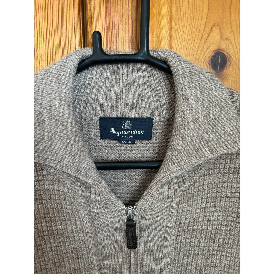 AQUA SCUTUM - Aquascutum ウールカーディガン ベージュLサイズ AQUA SCUTUM - Aquascutum ウールカーディガン ベージュLサイズ