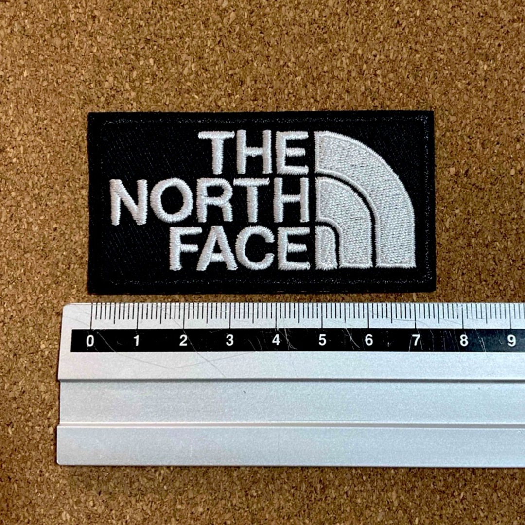 THE NORTH FACE(ザノースフェイス)のノースフェイス ワッペン 黒1枚 ハンドメイドの素材/材料(各種パーツ)の商品写真