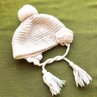 【美品】手編み風 ニット帽 白 キャップ スキー 帽子 防寒 子供 キッズ (帽子)
