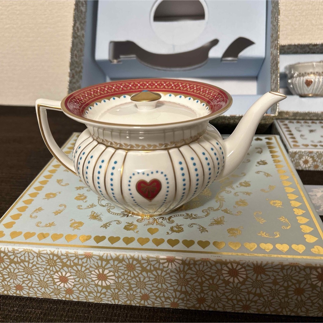 WEDGWOOD - ウェッジウッド クイーンオブハート ティーポット WEDGWOOD - ウェッジウッド クイーンオブハート ティーポット