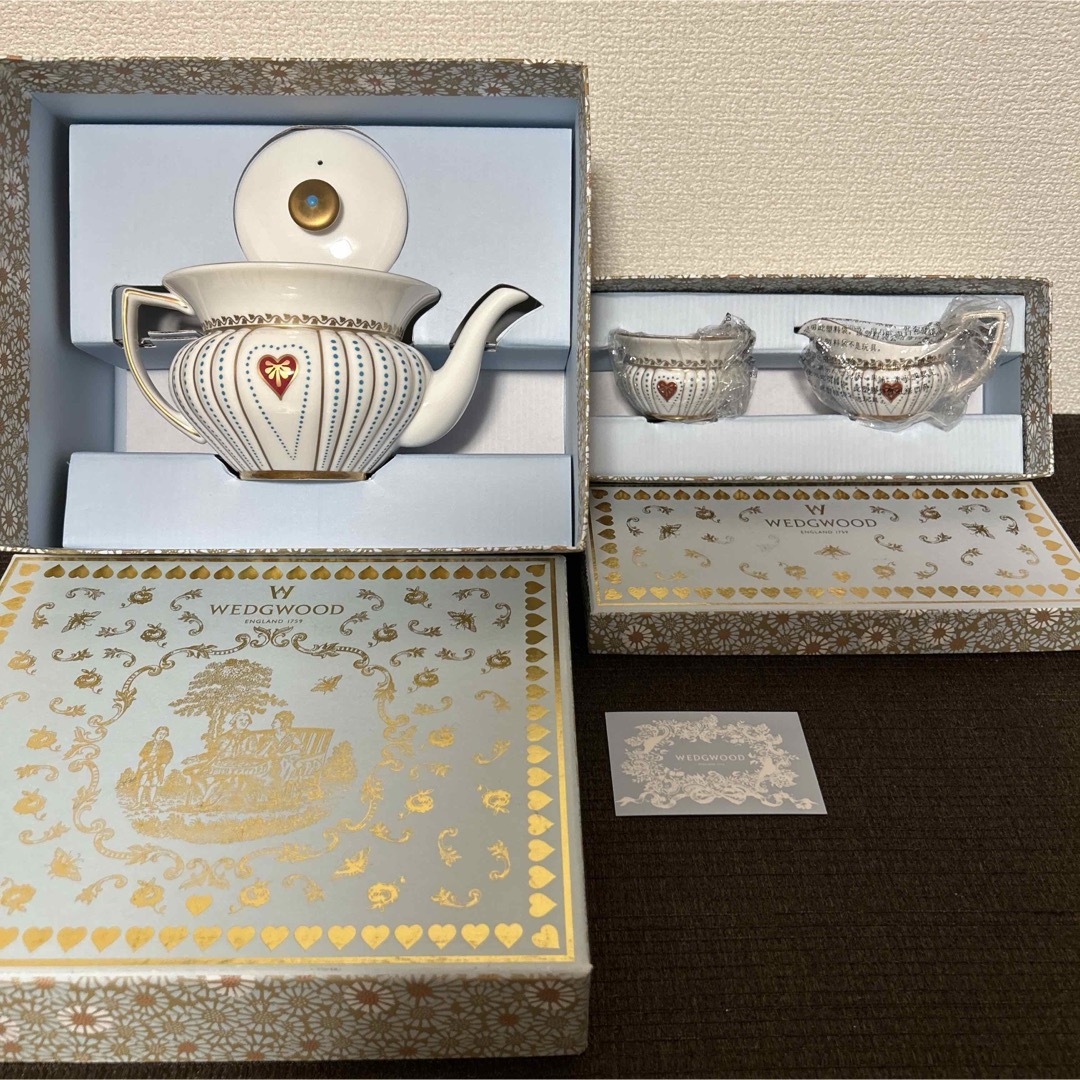 WEDGWOOD - ウェッジウッド クイーンオブハート ティーポット WEDGWOOD - ウェッジウッド クイーンオブハート ティーポット