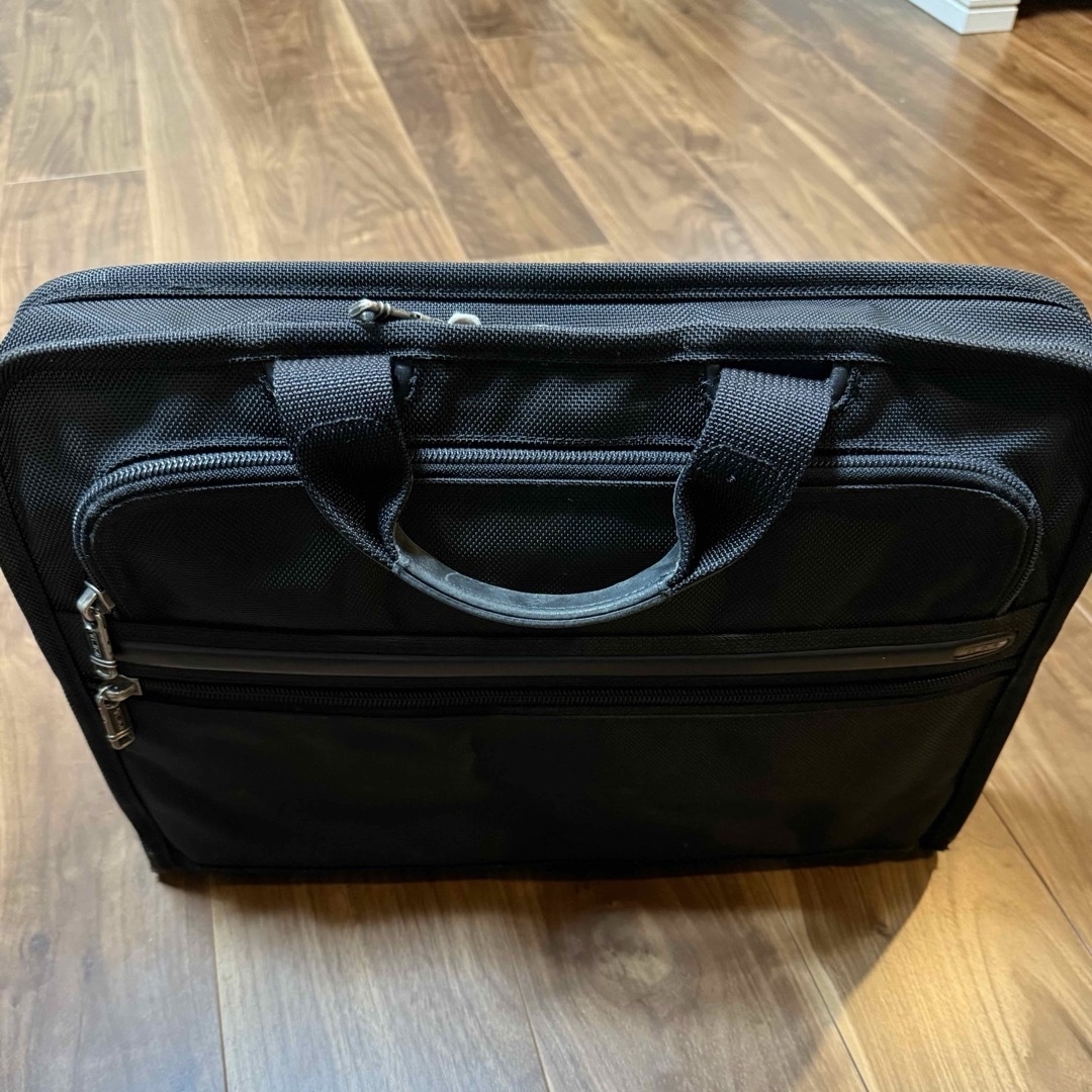 TUMI - TUMI ビジネストートバッグ 美品 26111D4 の通販 by 断捨 TUMI - TUMI ビジネストートバッグ 美品 26111D4 の通販 by 断捨