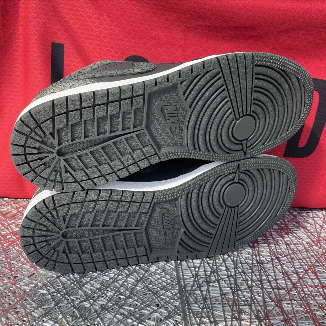 NIKE - NIKE☆AIR JORDAN 1☆LOW(GS) ☆セメント☆24.5cmの通販 NIKE - NIKE☆AIR JORDAN 1☆LOW(GS) ☆セメント☆24.5cmの通販