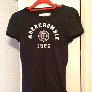 アバクロンビーアンドフィッチ(Abercrombie&Fitch)の送料込☆美品☆アバクロ☆Tシャツ☆S(Tシャツ(半袖/袖なし))