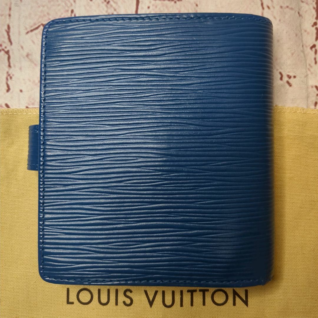 LOUIS VUITTON - 【美品】ルイヴィトン 二つ折り財布 エピ LOUIS VUITTON - 【美品】ルイヴィトン 二つ折り財布 エピ