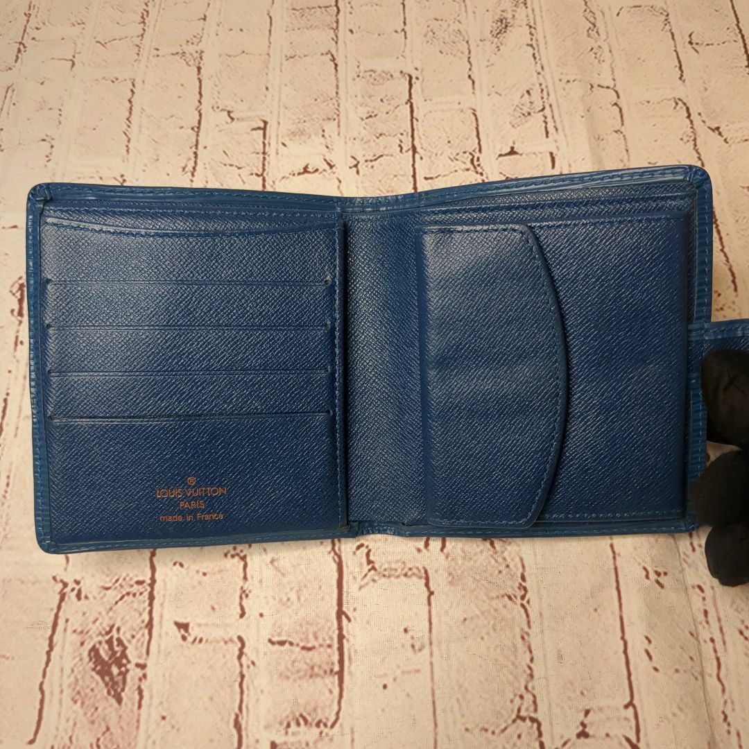 LOUIS VUITTON - 【美品】ルイヴィトン 二つ折り財布 エピ LOUIS VUITTON - 【美品】ルイヴィトン 二つ折り財布 エピ