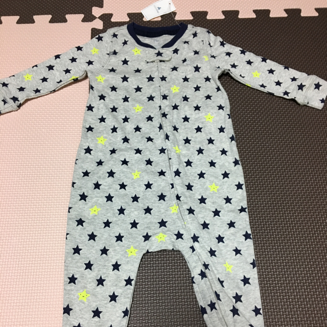 babyGAP(ベビーギャップ)のくま耳付きロンパース＆星柄ロンパース70 キッズ/ベビー/マタニティのベビー服(~85cm)(カバーオール)の商品写真