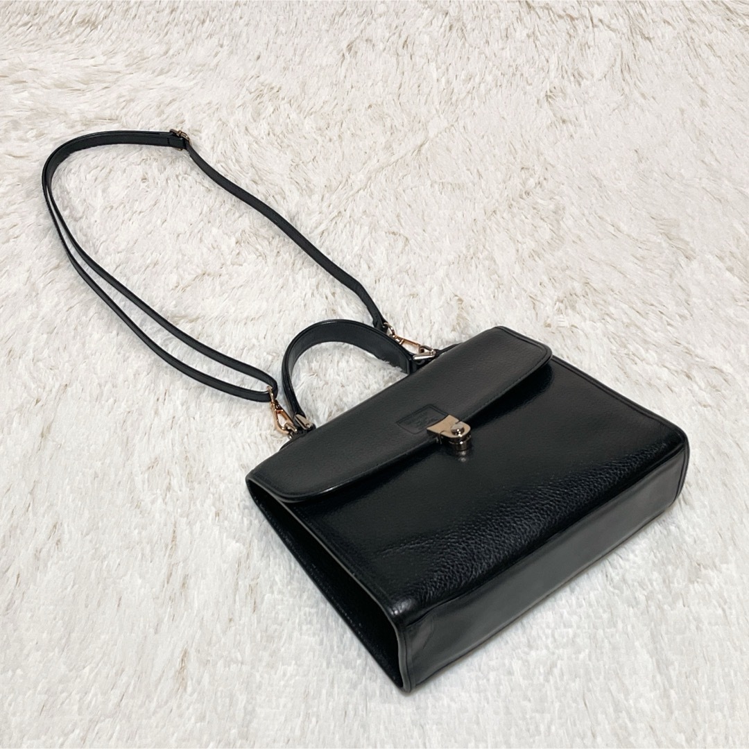 BURBERRY - 【2way】Burberrys レザーショルダーバッグ ノバ BURBERRY - 【2way】Burberrys レザーショルダーバッグ ノバ