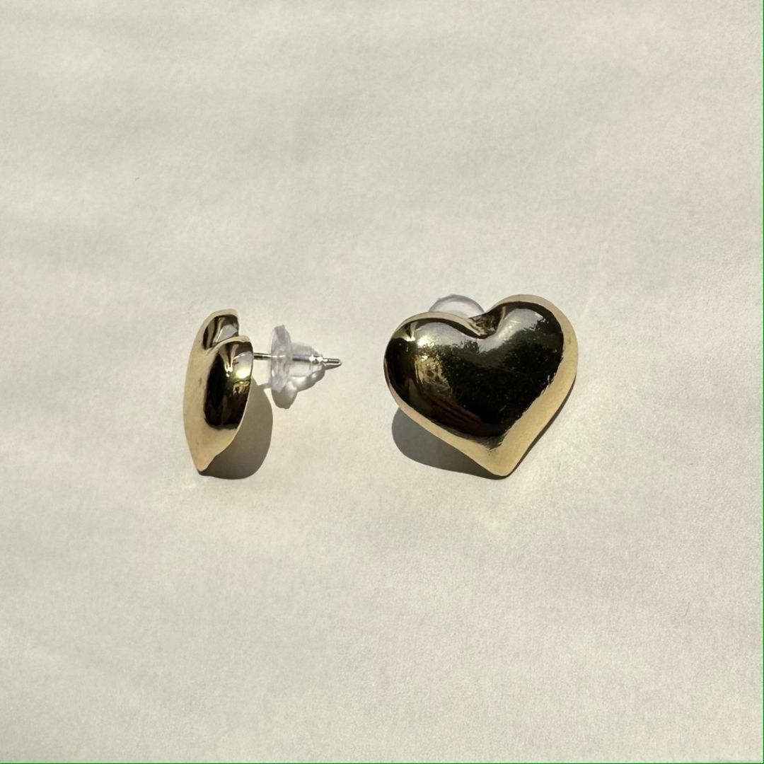 新品 ハート ピアス レディース ゴールド おしゃれ アクセサリー 人気 韓国 レディースのアクセサリー(ピアス)の商品写真
