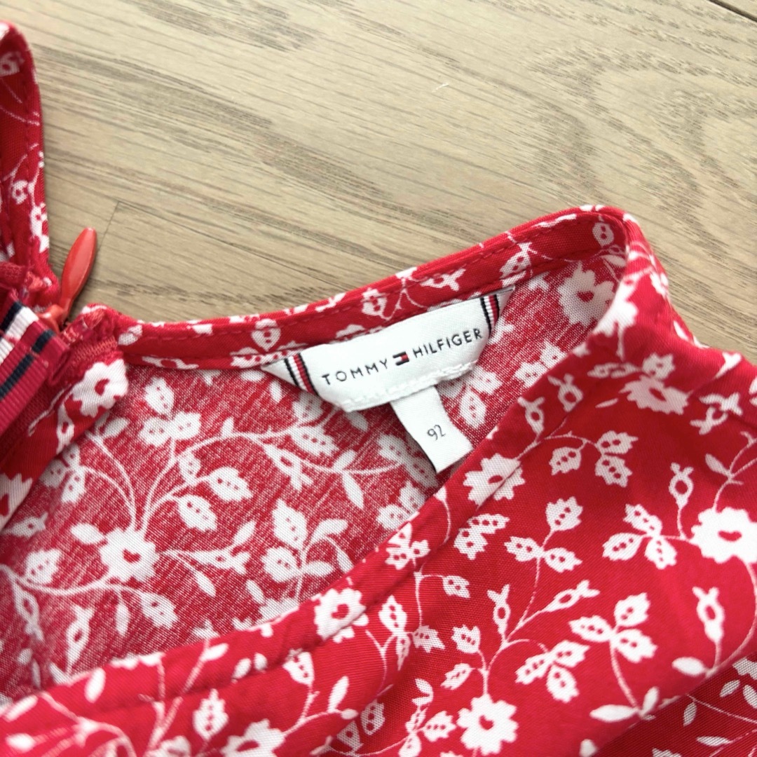 TOMMY HILFIGER - トミーヒルフィガー 花柄 ワンピース レッドの TOMMY HILFIGER - トミーヒルフィガー 花柄 ワンピース レッドの