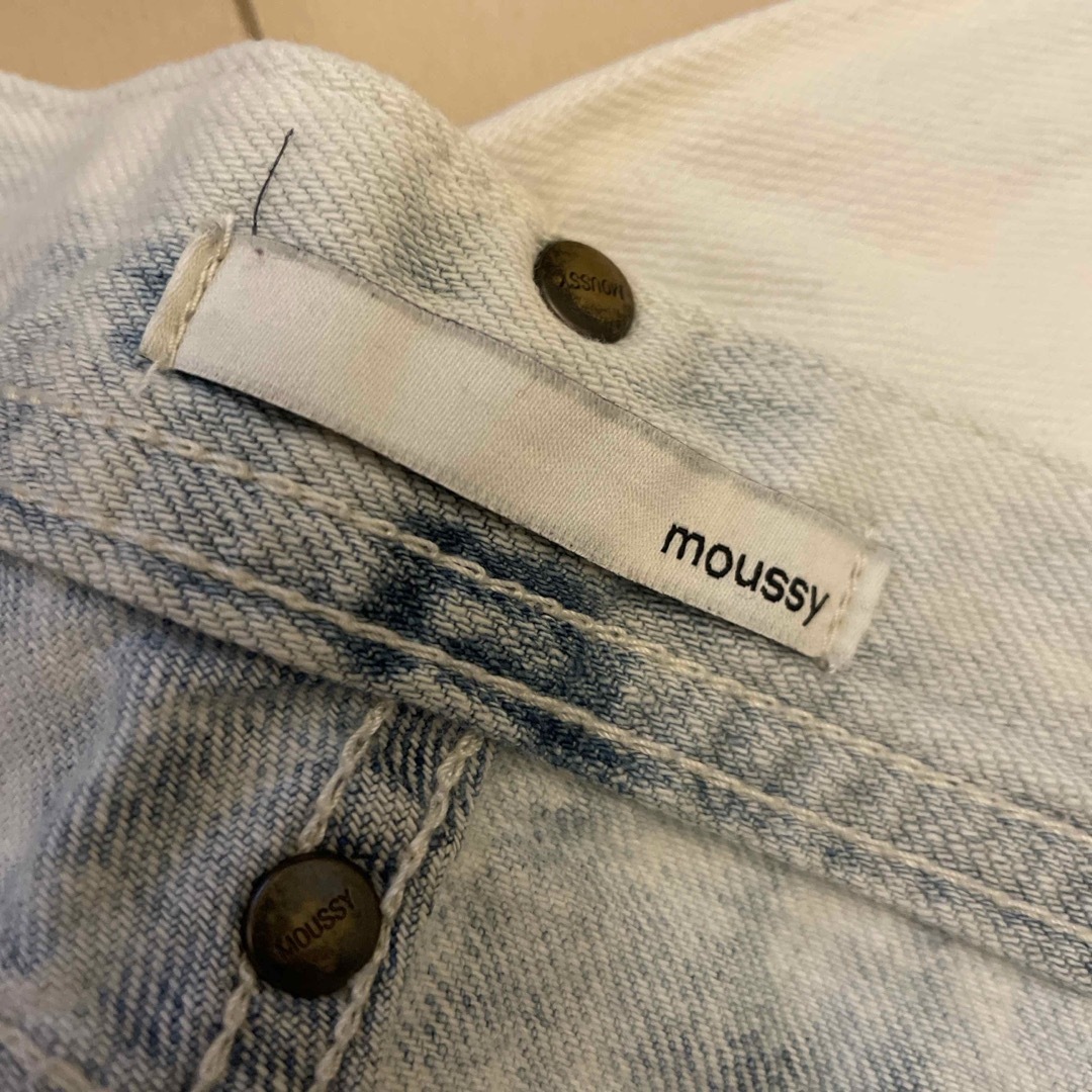 moussy - マウジーmoussy ダメージウォッシュデニムジーンズの moussy - マウジーmoussy ダメージウォッシュデニムジーンズの