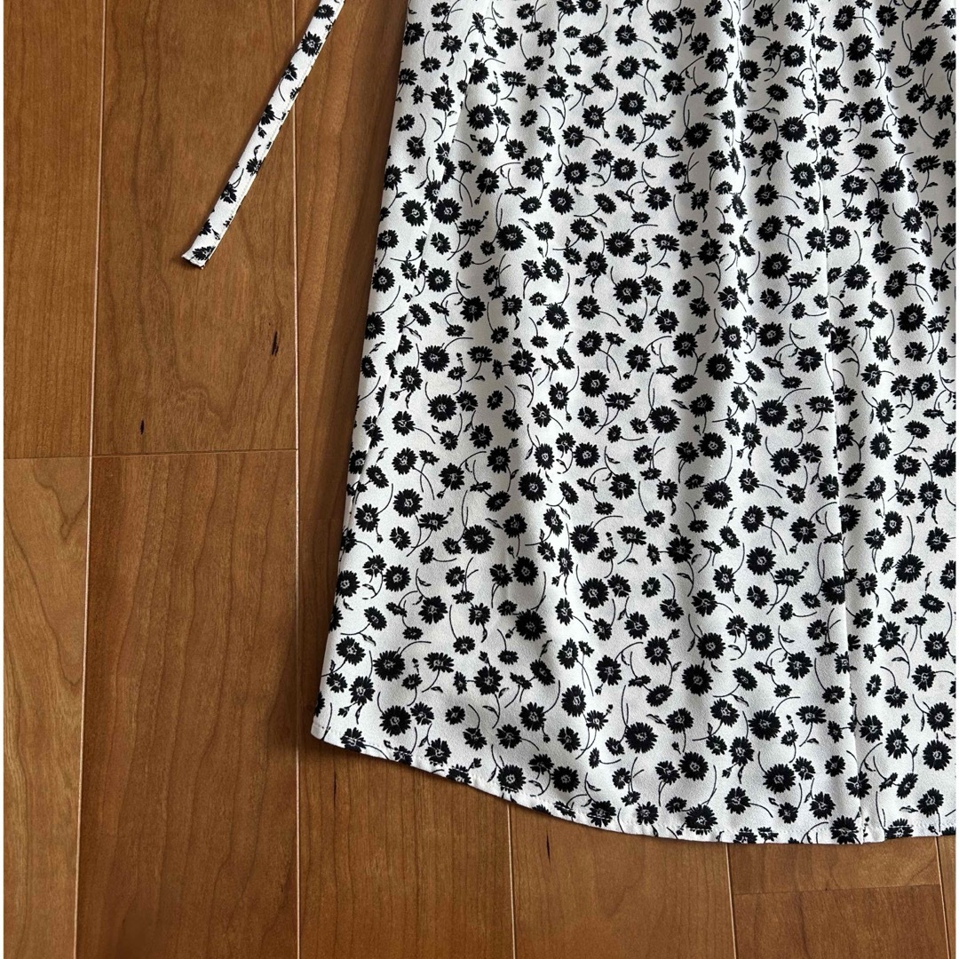 【値下げ中】【美品】ノースリーブワンピース　花柄　総柄 レディースのワンピース(ロングワンピース/マキシワンピース)の商品写真