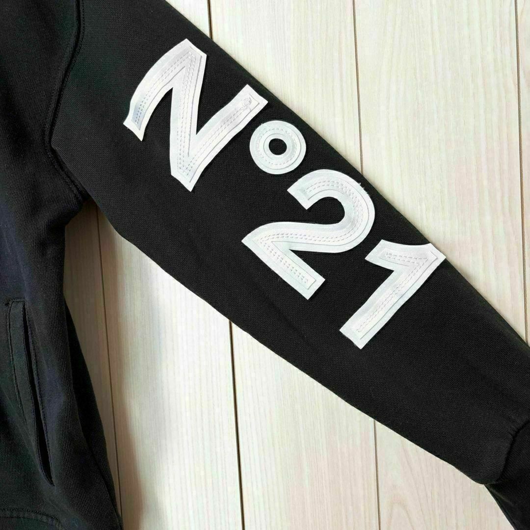 N°21 - °21 ヌメロヴェントゥーノ パーカー ダブルジップ 袖ロゴ N°21 - °21 ヌメロヴェントゥーノ パーカー ダブルジップ 袖ロゴ