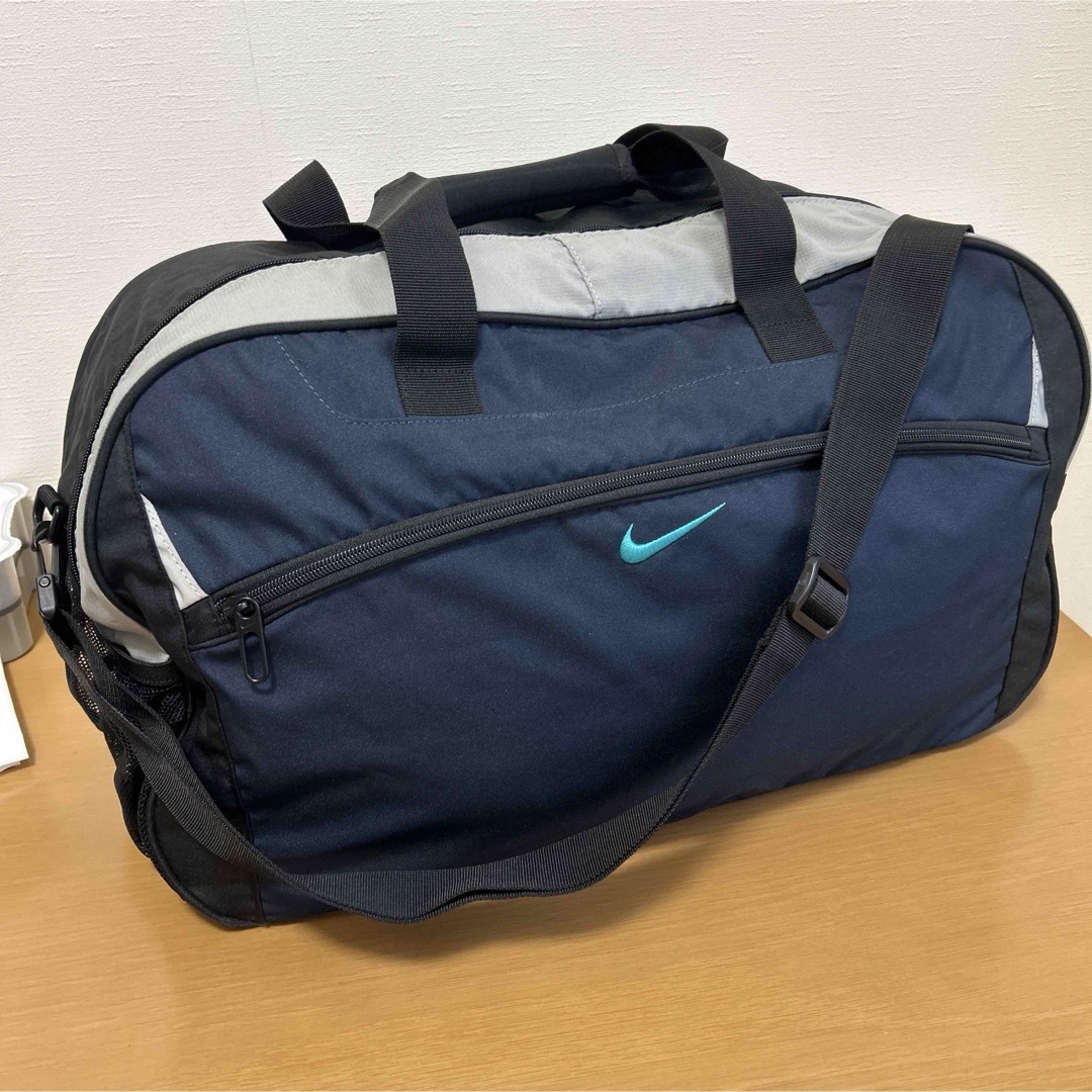 NIKE - NIKE ボストンバッグ ネイビー/ブラックの通販 by たい NIKE - NIKE ボストンバッグ ネイビー/ブラックの通販 by たい