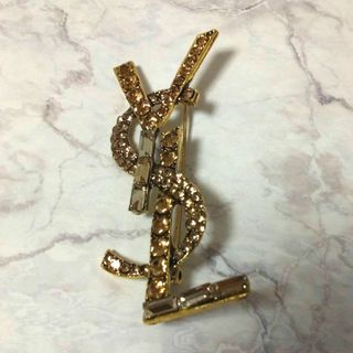 Yves Saint Laurent(ブローチ/コサージュ)のフリマアイテム一覧 Yves Saint Laurent(ブローチ/コサージュ)のフリマアイテム一覧
