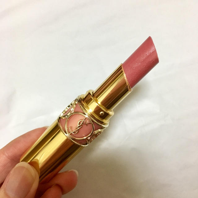 Yves Saint Laurent Beaute(イヴサンローランボーテ)のイヴ・サンローラン ヴォリュプテシャイン 8 リップ 口紅 ピンク 人気！モテ色 コスメ/美容のベースメイク/化粧品(口紅)の商品写真