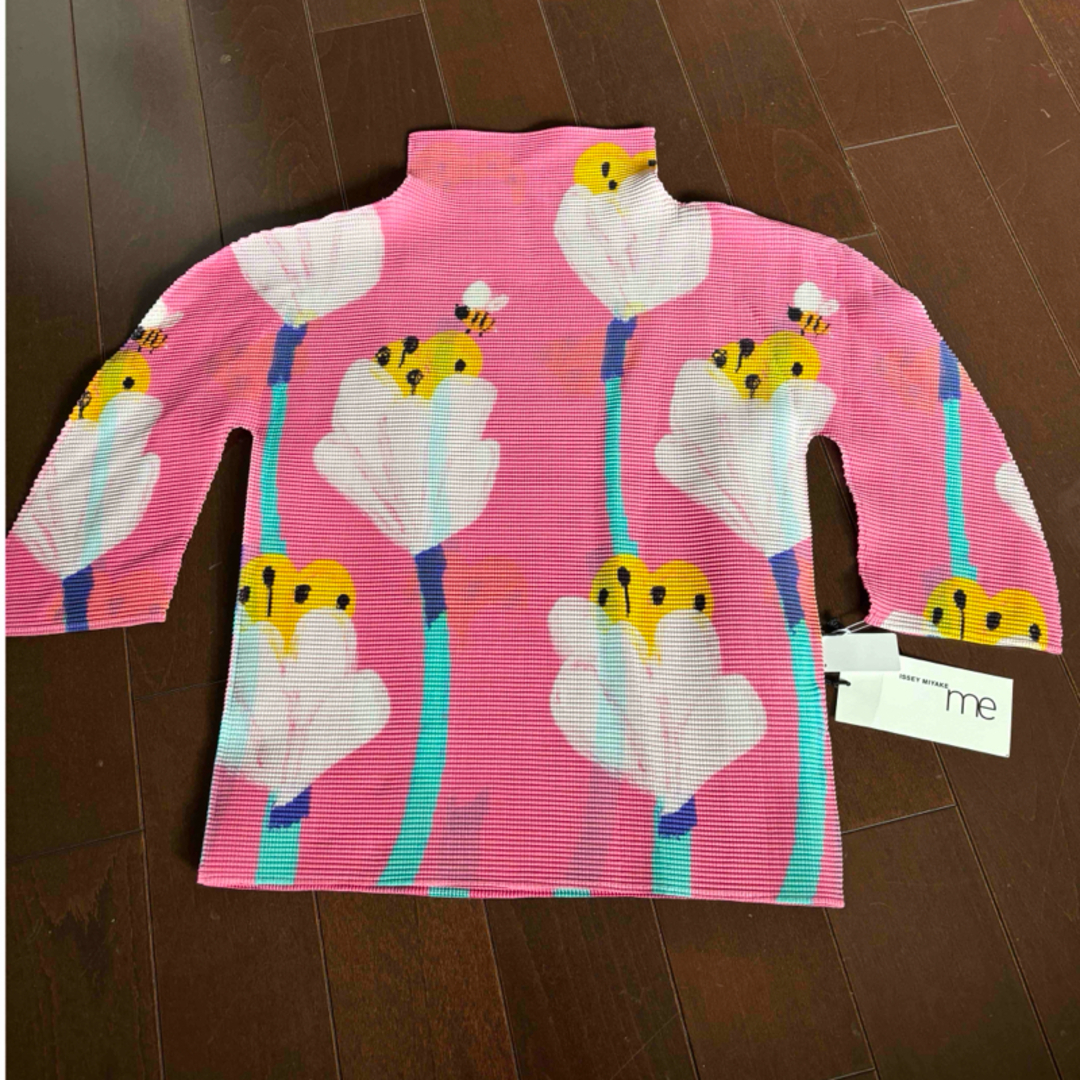 ISSEY MIYAKE - ミーバイISSEY MIYAKE BEE5部袖トップスピンクの ISSEY MIYAKE - ミーバイISSEY MIYAKE BEE5部袖トップスピンクの