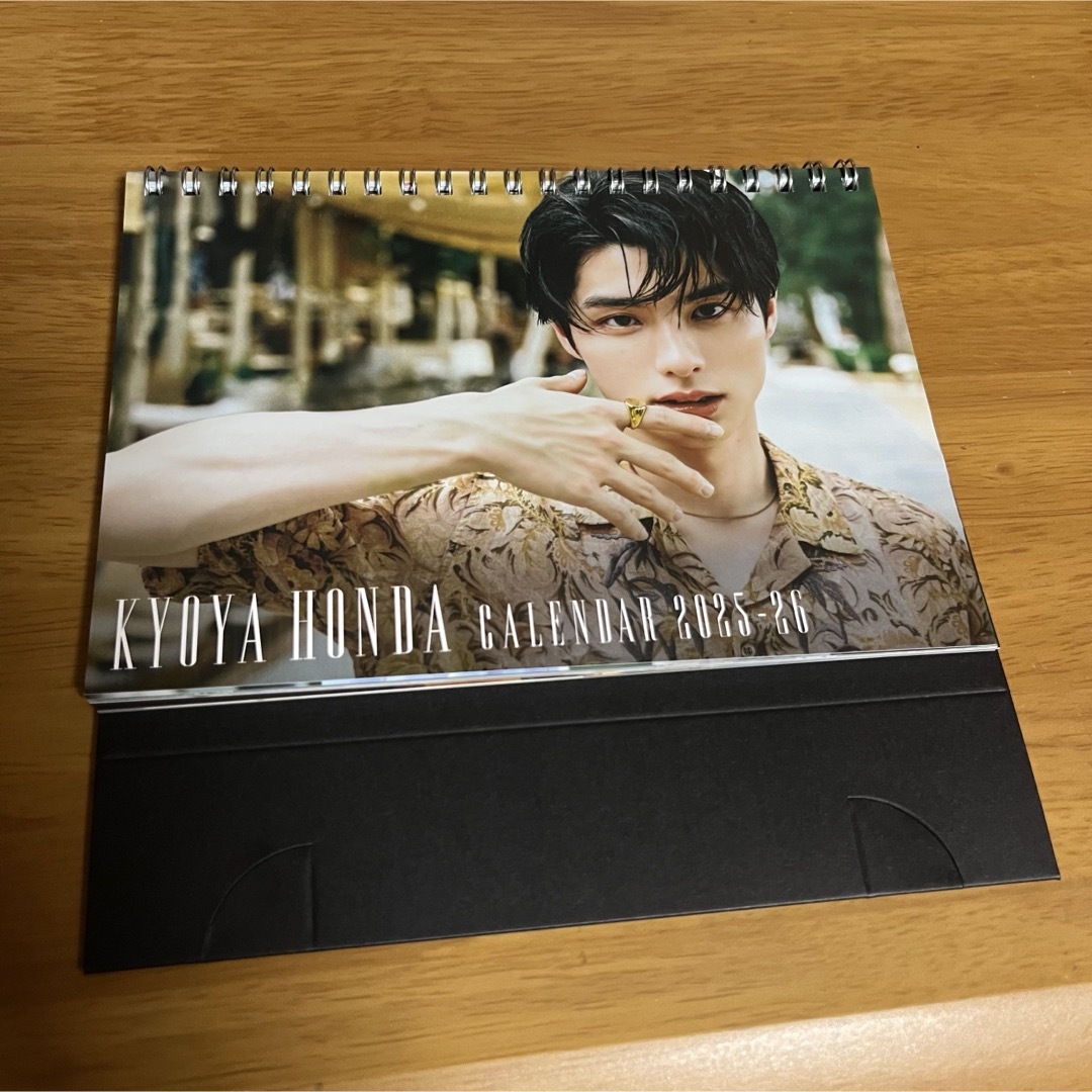 本田響矢 2025-26 年 卓上カレンダー エンタメ/ホビーのタレントグッズ(男性タレント)の商品写真