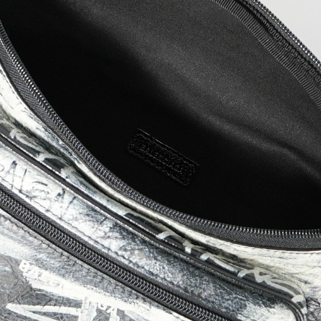 BALENCIAGA - BALENCIAGA バレンシアガ EXPLORER グラフィティ BALENCIAGA - BALENCIAGA バレンシアガ EXPLORER グラフィティ