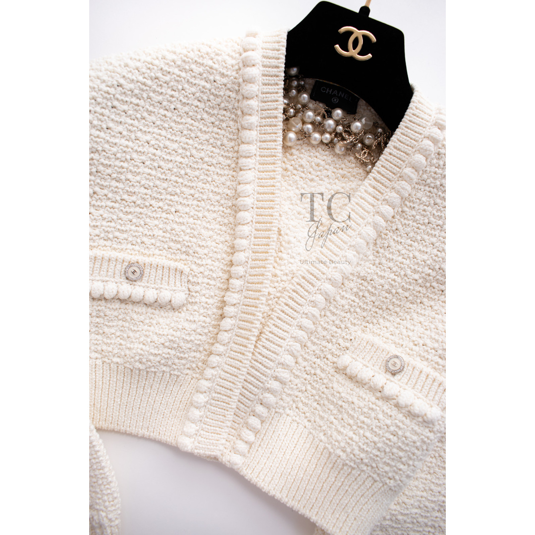 CHANEL - シャネル カーディガン CHANEL 超美品 アイボリー 生成 CHANEL - シャネル カーディガン CHANEL 超美品 アイボリー 生成