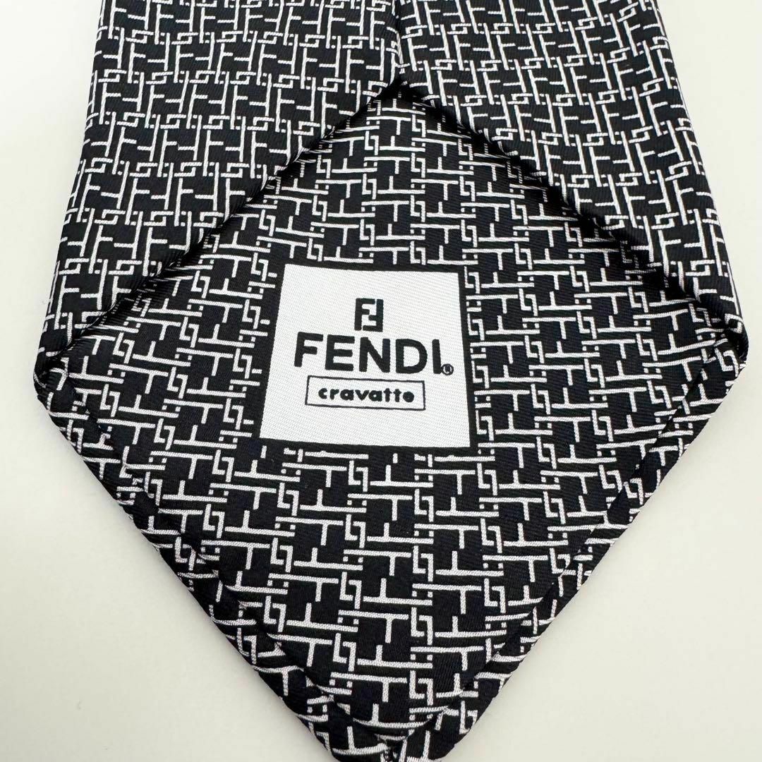 FENDI - 【美品】FENDI フェンディ ネクタイ ズッカ柄 白黒 FENDI - 【美品】FENDI フェンディ ネクタイ ズッカ柄 白黒