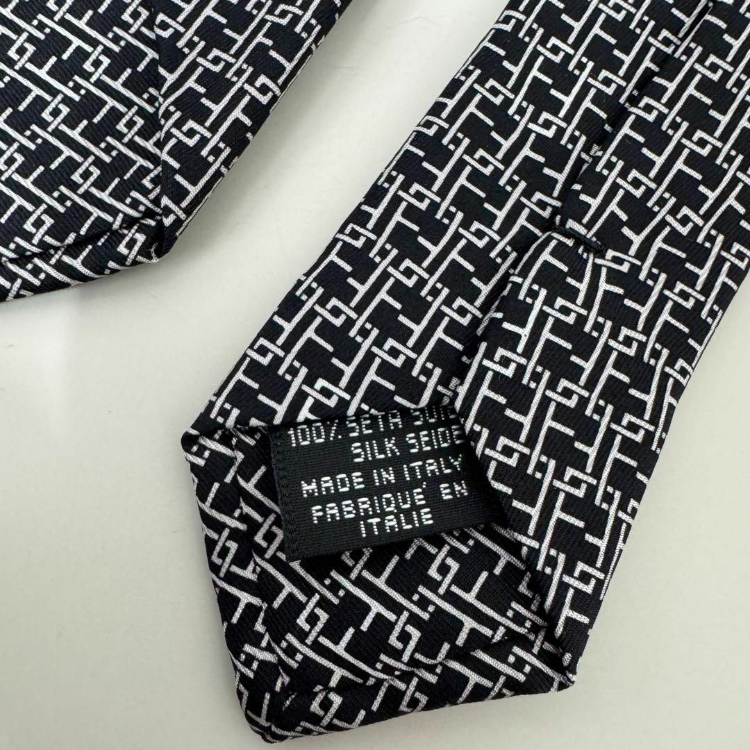 FENDI - 【美品】FENDI フェンディ ネクタイ ズッカ柄 白黒 FENDI - 【美品】FENDI フェンディ ネクタイ ズッカ柄 白黒