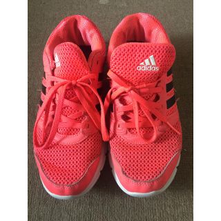 アディダス(adidas)のスニーカー(スニーカー)